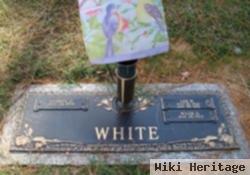 Lee "nikki" Wilkinson White