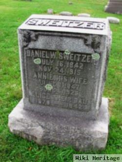 Daniel W Sweitzer