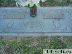 Lee Roy H Vess