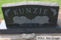 Larry H Kunzie, Sr