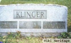 Henry L Klinger