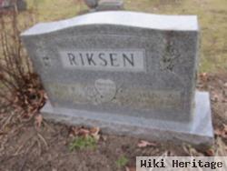 Alie R Riksen