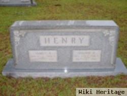 Minnie E Henry