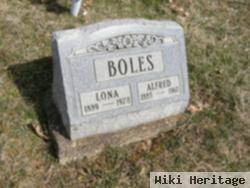 Lona Boles