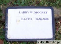 Larry W Mognet