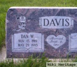 Dan W Davis