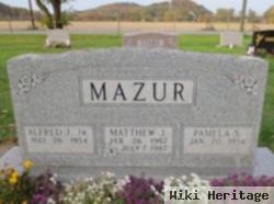 Matthew J Mazur