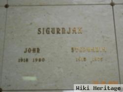 Stephania "stell" Usky Sigurnjak