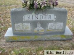 Ari Kinder