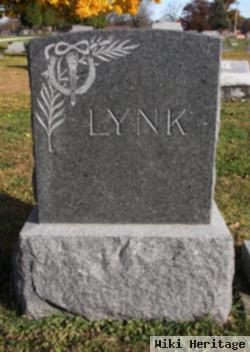 Lester H Lynk