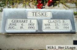 Gladys R Teske