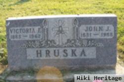 John R Hruska