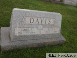 Ruth R Davis