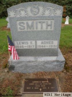 Lewis E Smith