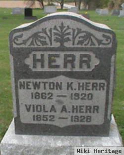 Viola A Herr