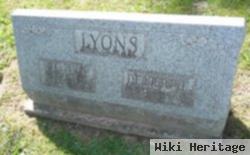 Mabel E Lyons