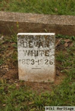 Devan White