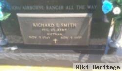 Richard E Smith