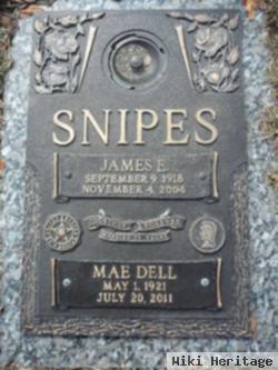 James E Snipes