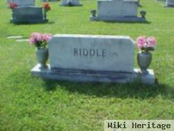 Idell E Riddle