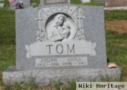 Anna Tom