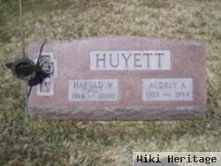 Harold W Huyett