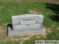 Alva W Davis