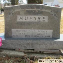 Anna Mueske