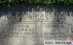 Selina M Riggs