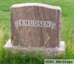 Jeannette T Knudsen