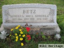 Mary E Betz