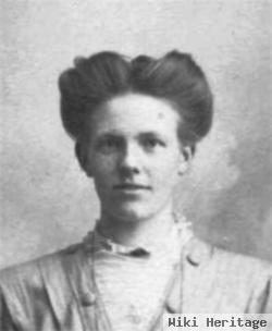 Alma Josefina Olson