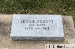 Leonie Feutz Schott