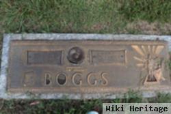 William L Boggs