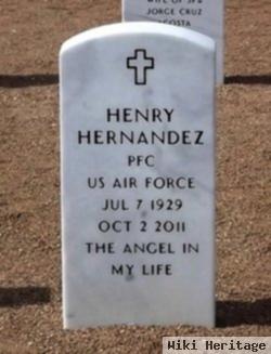 Henry Hernandez