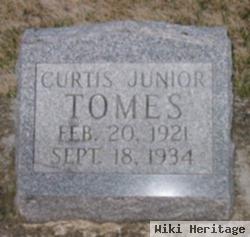 Curtis Junior Tomes