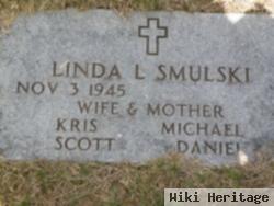 Linda L Hawes Smulski