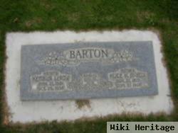 Kembur Leroy Barton