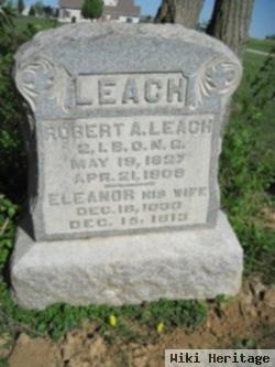 Robert E Leach