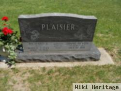 Richard J Plaisier