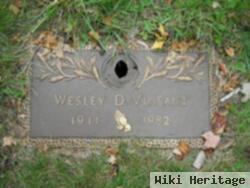 Wesley D Vinsant