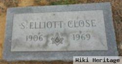 S Elliott Close