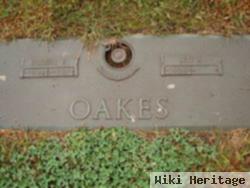 Herchell R Oakes