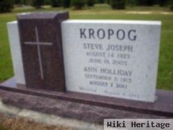 Ann Holliday Kropog