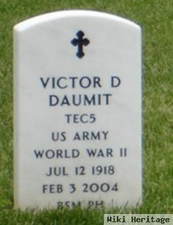 Victor D Daumit