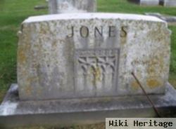 Onnie C Jones