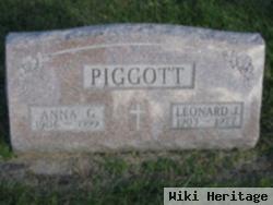 Leonard J Piggott