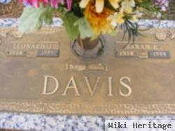 Sarah E Davis