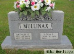 Lola L Mullinax