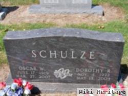 Dorothy R Schulze